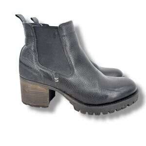 Bull Boxer Cory Chelsea boots women's 9 ankle block heel lug sole leather black